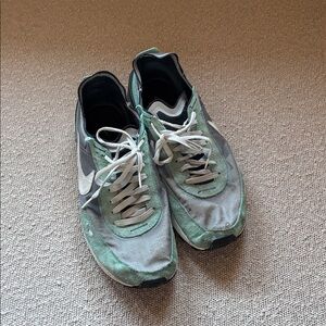 Nike Men's Sneakers in Green and Gray